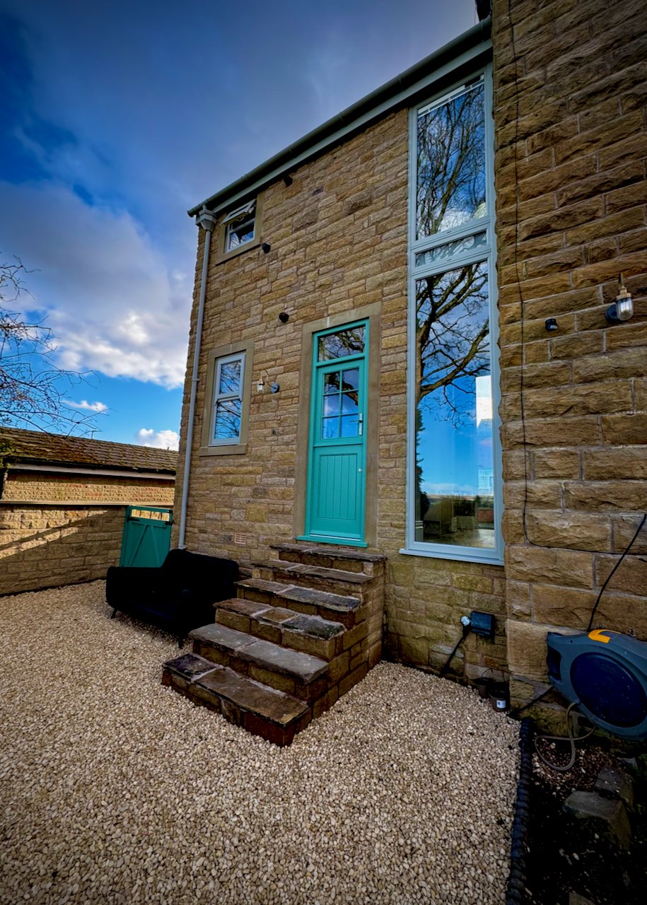 Close-up of the new door and stone steps (5/5)
