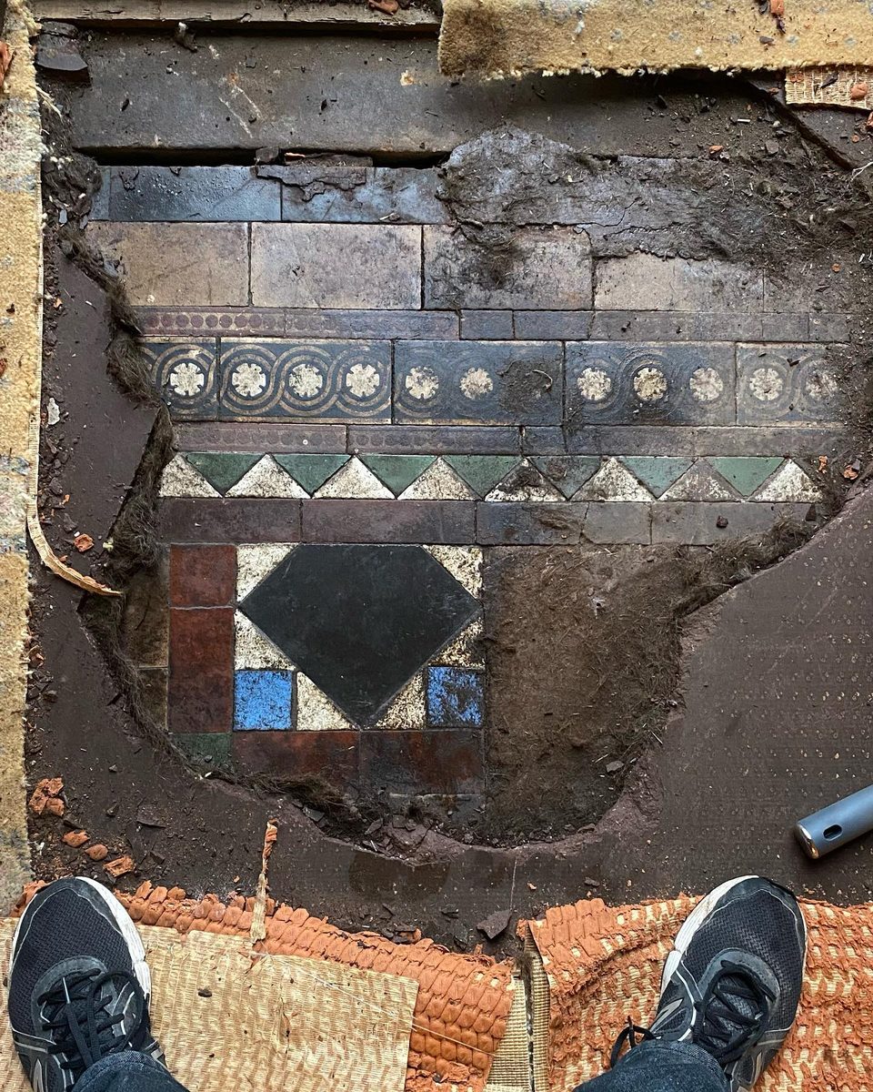 Original encaustic tiles found at the back door (1/3)