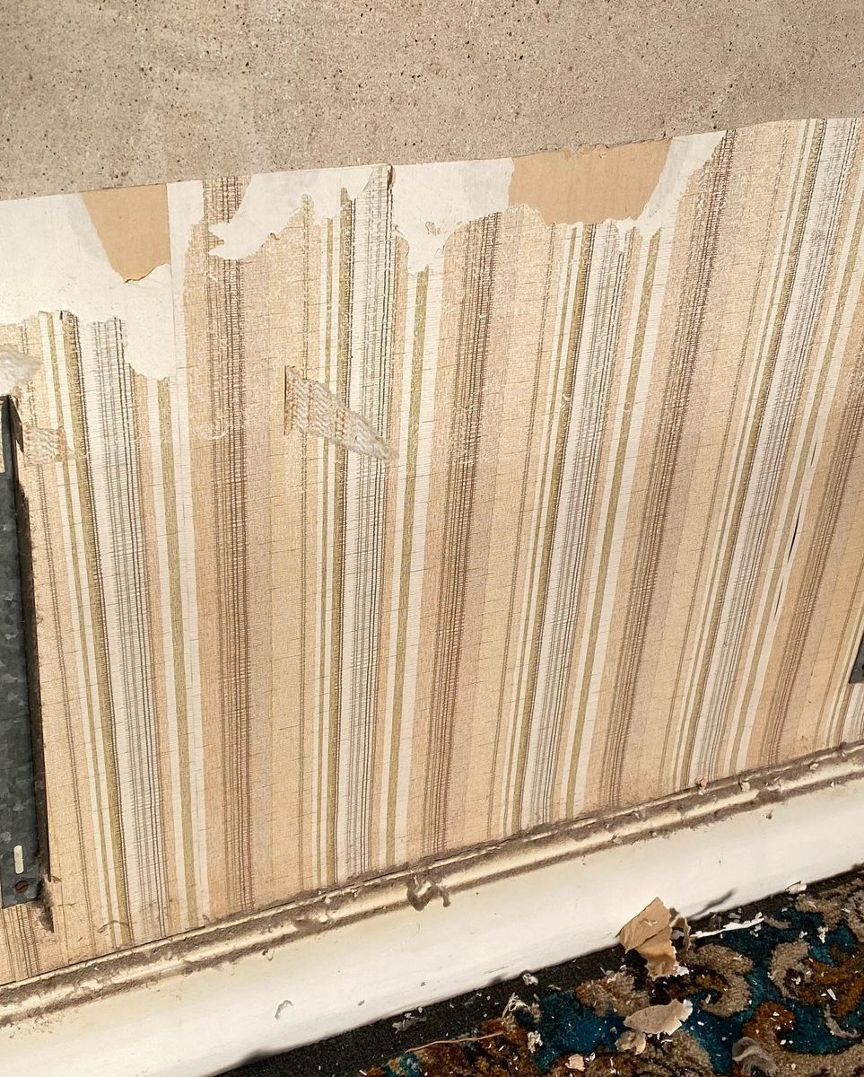 The bathroom stripped back and other demolition shots (8/10)