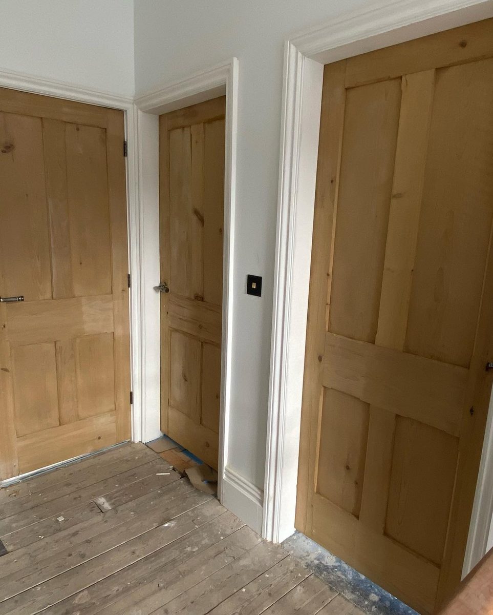 Restored coving, cornice and internal doors (3/5)
