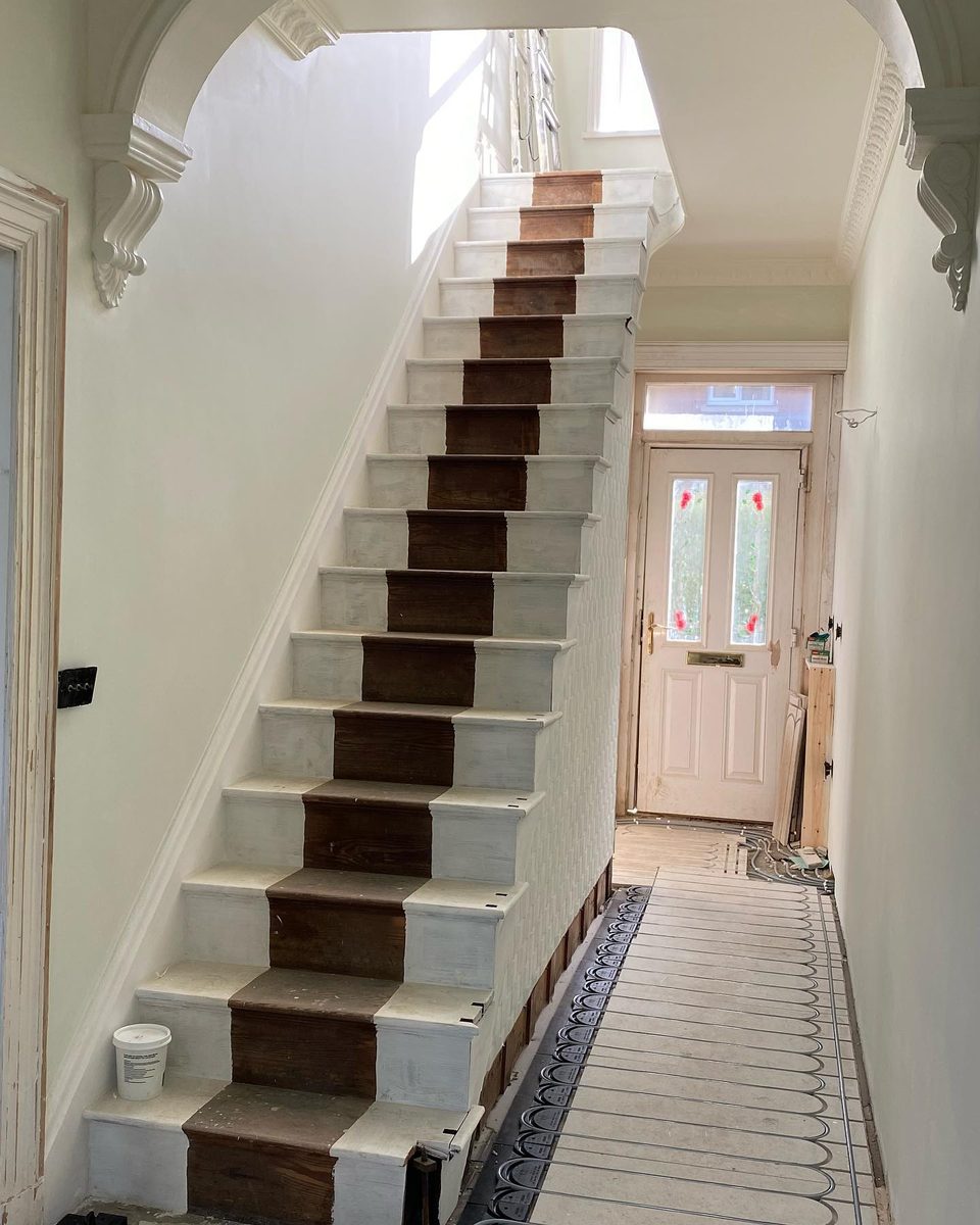 The landing and hall painted (1/3)