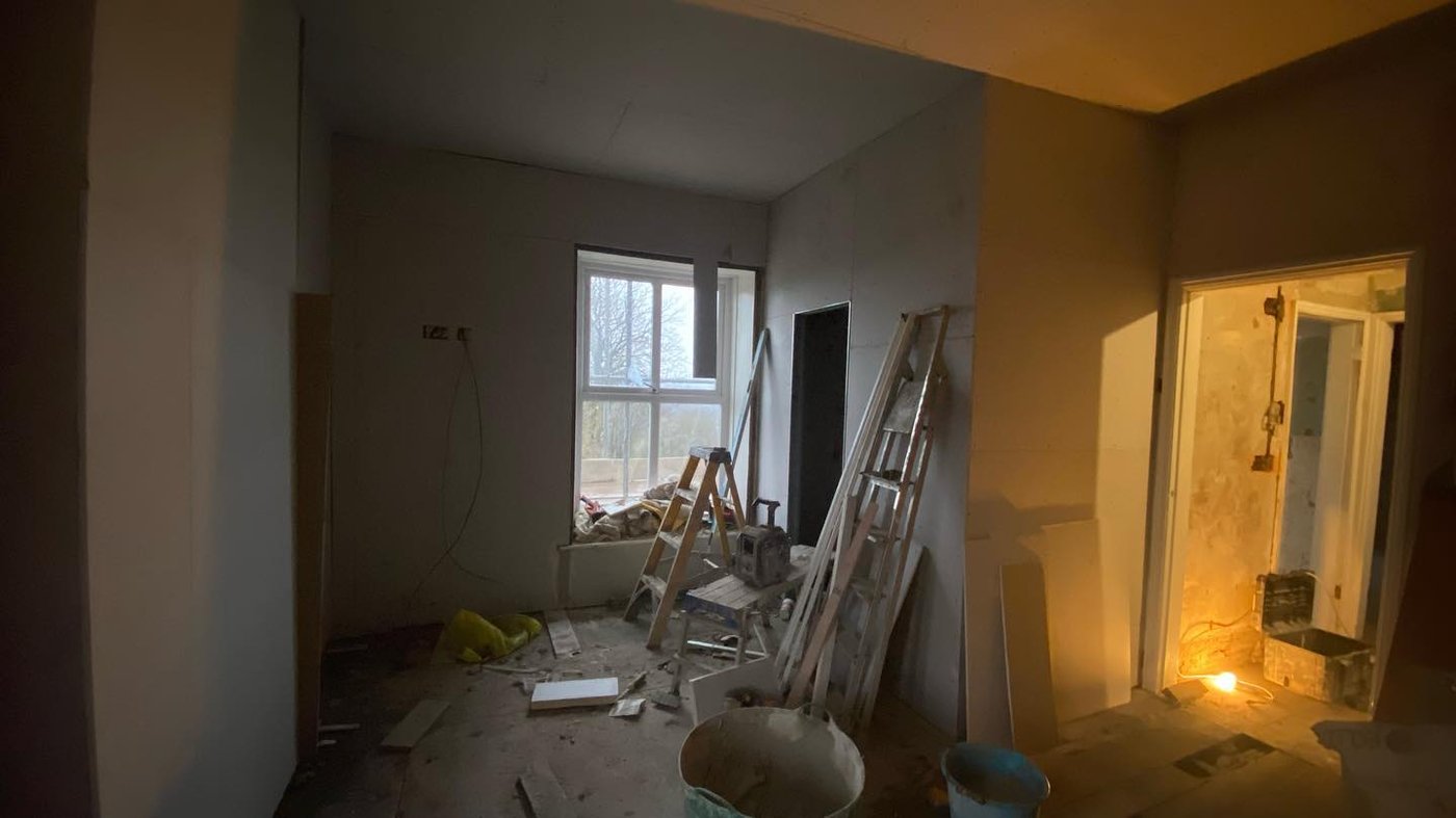 First plasterboard going up